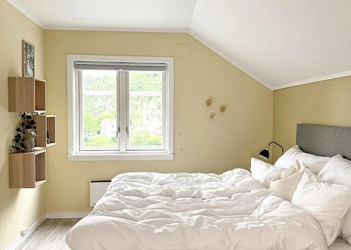 Flott Overnattingsted Med 3 Soverom Og Sentral Beliggenhet Leilighet